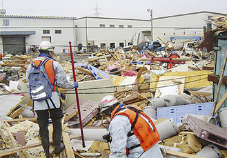 東日本大震災の被災地を、市消防本部の救助隊が訪れた時の様子