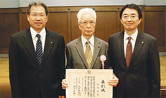 黒川副知事（右）と関戸会長が出席した