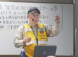 ボランティアセンターの意義を話す濱田代表