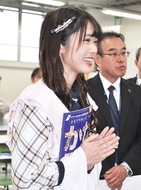 １日校長に小田えりなさん