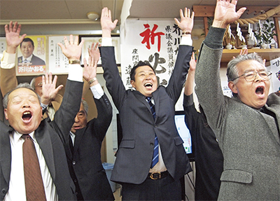 自民・芥川氏が初当選
