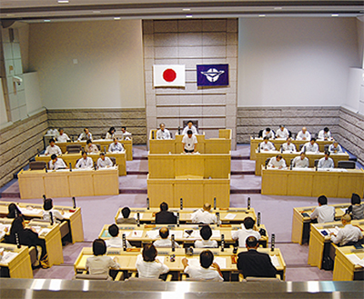 補正予算案など審議