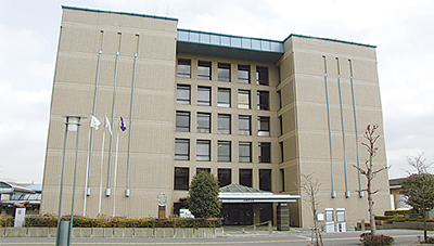 15年度決算など審議