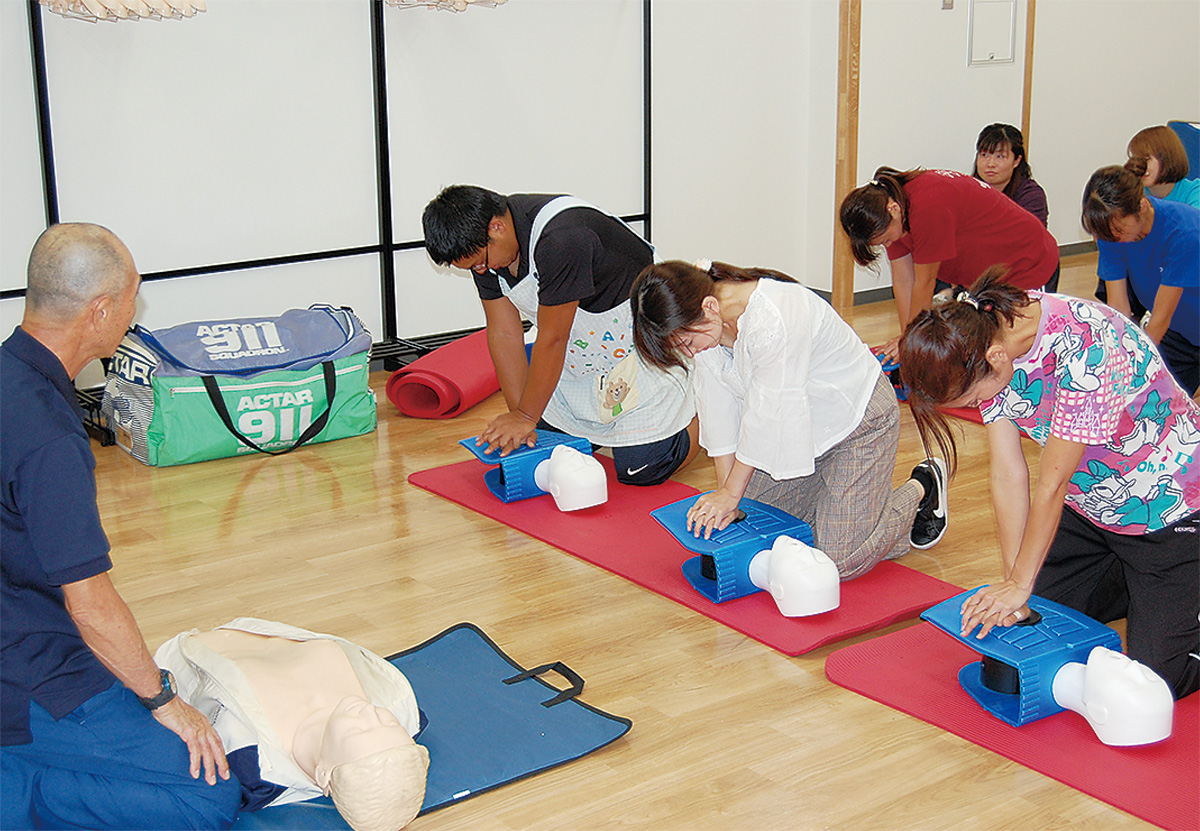 新任教諭に救命講習