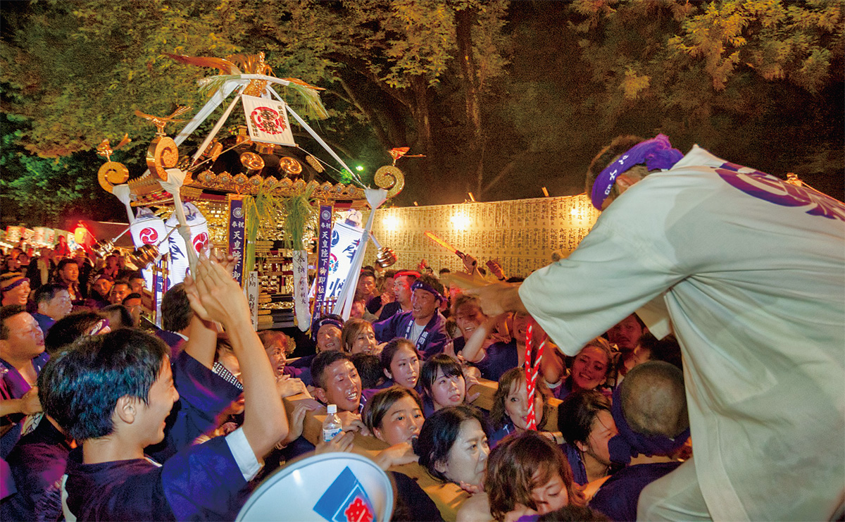 新時代を拓け神輿渡御