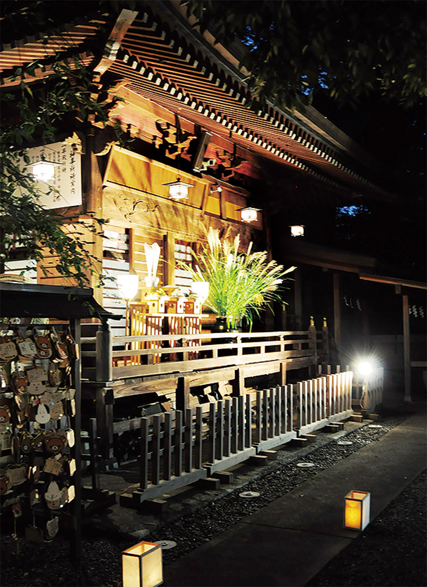 趣深く秋告げる