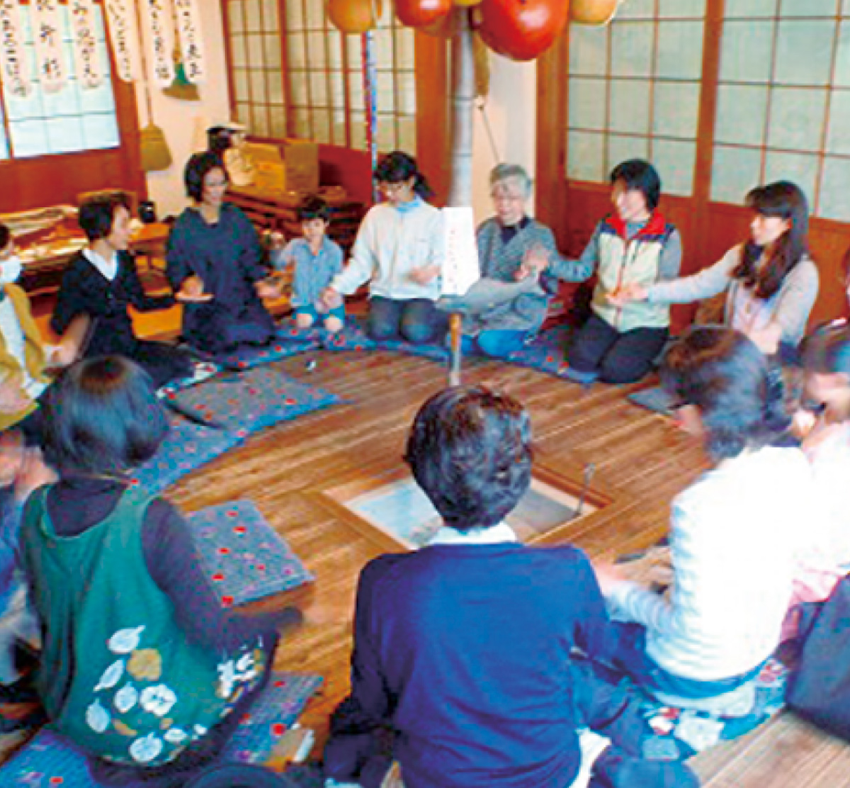 古民家で昔話を楽しむ