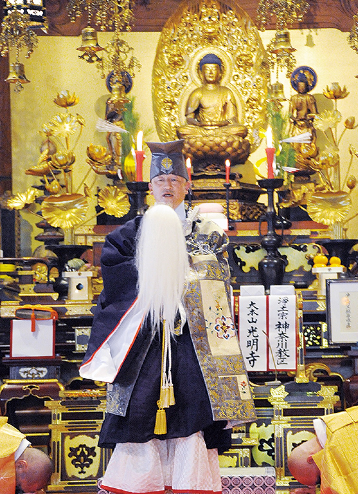 晋山式を執り行う