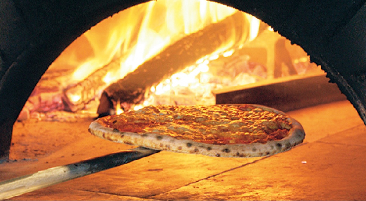 お正月から家族でわいわい絶品の石窯焼きピザを堪能 (写真2)