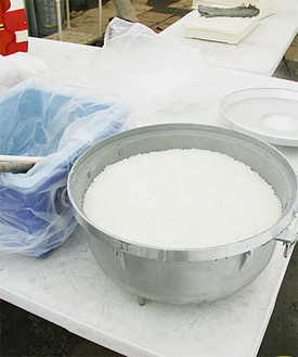 炊き出しに使う大釜。１回で６kg（80人〜100人分）の米を炊く