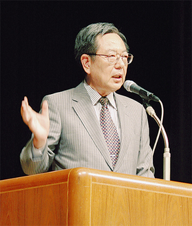 市民参加について講演する井川教授