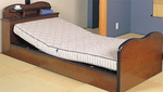 宿泊フロアは介護ベッドが全室標準装備