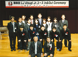 李国秀代表（前列左）と記念撮影