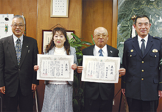 （左から）笹生会長、永島さん、本間さん、吉澤署長