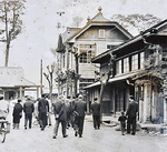 昭和20年代半ばの局舎（写真奥・難波栄一さん提供）