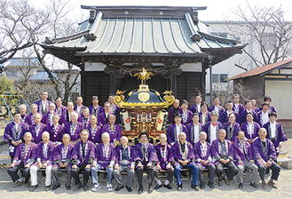 記念式典に出席した下戸田昭和会の新旧会員