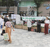駅前で署名活動