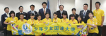 ７月26日にニューヨークの国連本部を訪れた高校生大使10人（左から２番目が山口さん、右から４番目が矢野さん）