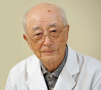 御年90歳。やさしいまなざしが印象的な鈴木昭久院長
