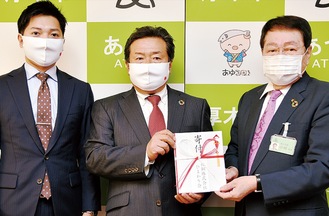 左から安藤会長、角田社長、小林市長