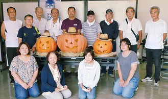 かぼちゃのランタンを作り終えたたメンバー