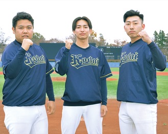 硬式野球部で学生コーチを務める（左から）永野さん、松下さん、山下さん