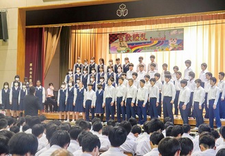 藤輝祭で歌う藤塚合唱団