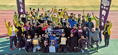 笑顔で並ぶ南毛利地区メンバー