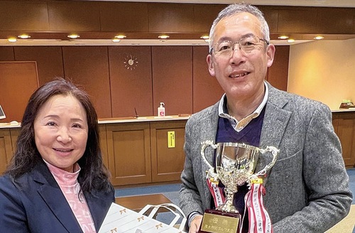 松岡さん（右）と小瀬村会長