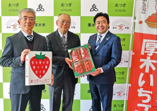 日頃の感謝を込めて市長に贈呈