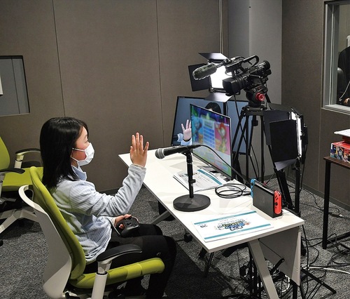 ゲーム配信を体験する小学生