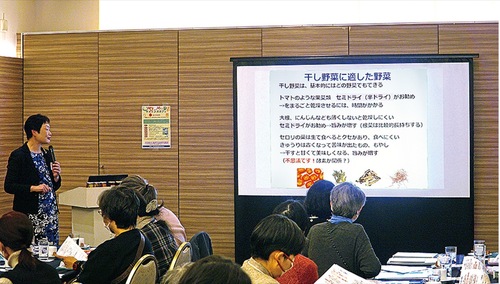 説明をする谷口教授