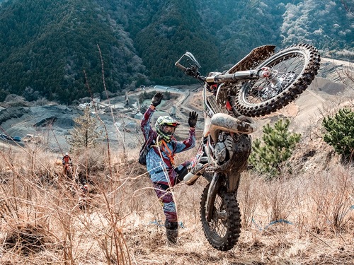 険しいコースを乗り越える＝写真提供・クロスミッション