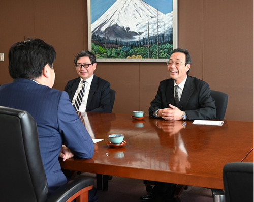 山口市長と懇談する對馬理事長と尾島副理事長