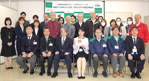 協定締結式の様子