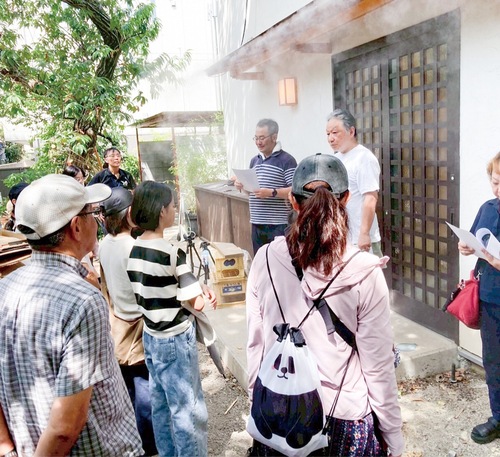 文政蔵の説明をする内田代表