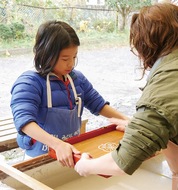 育てたコウゾで卒業証書