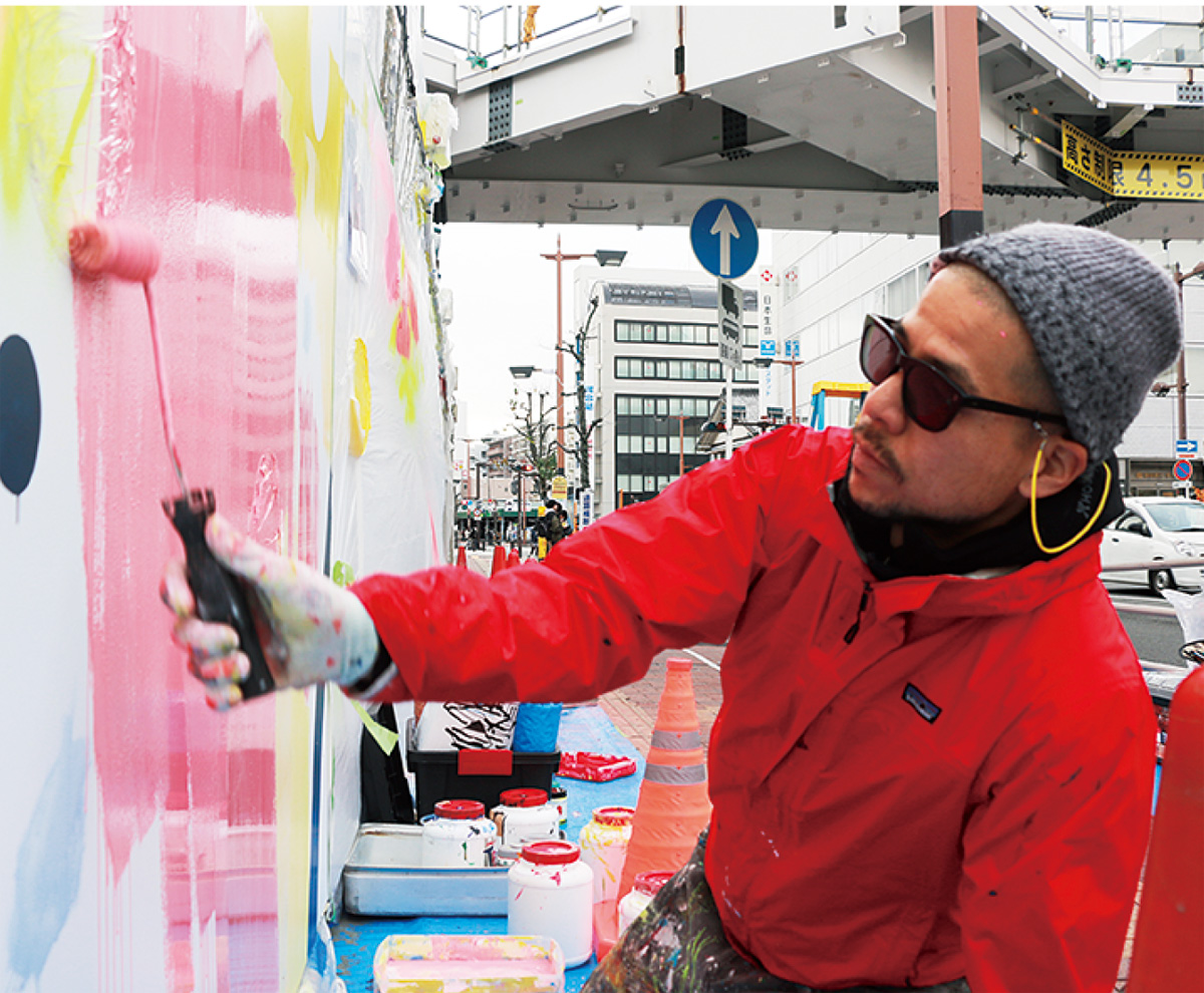 本厚木駅南口 仮囲いに巨大絵画作品 井上純さんが描く | 厚木・愛川