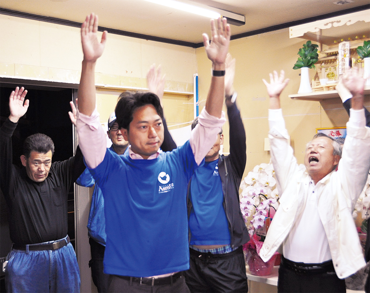 難波氏がトップ当選 (写真2)