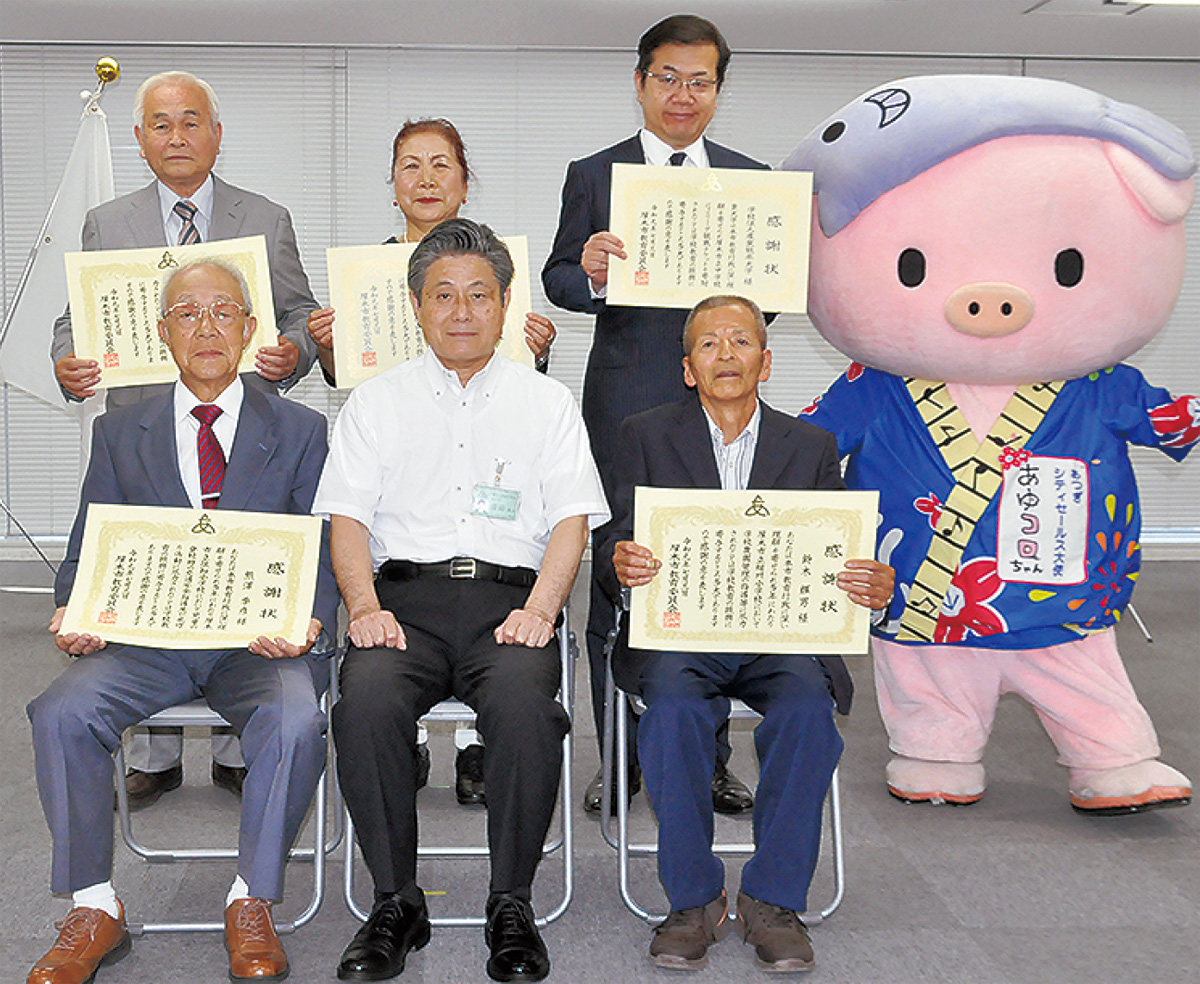 6団体17人を表彰 (写真3)