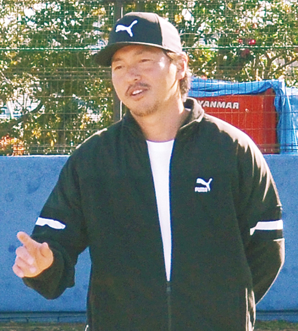 アドバイスする長野選手