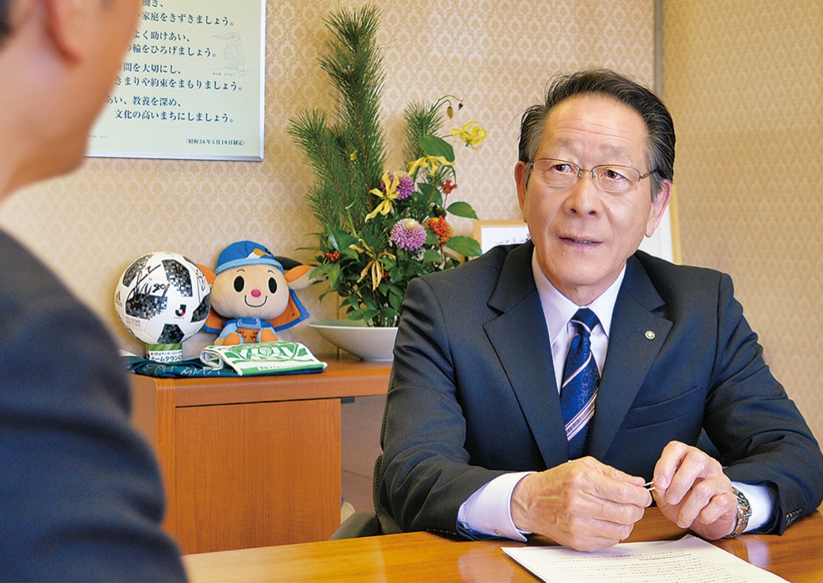 今年度の施策などを語る小野澤町長