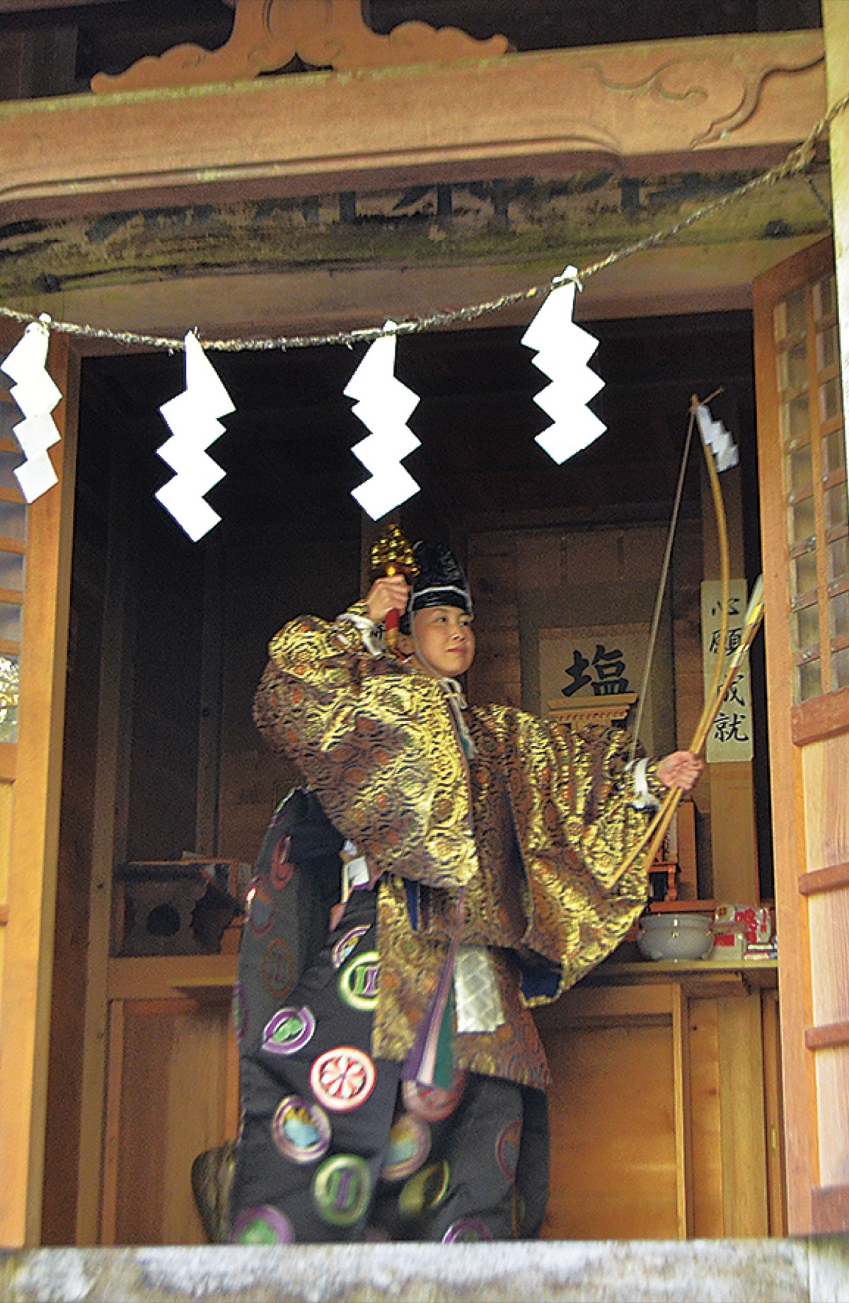 塩川神社で神楽舞