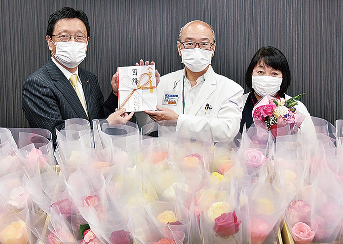日本フルハーフ 株 コロナに バラ の癒しを 自社栽培で花束など各所に 厚木 愛川 清川 タウンニュース 日本フルハーフ 株 コロナに バラ の癒しを 自社栽培で花束など各所に 厚木 愛川 清川 タウンニュース