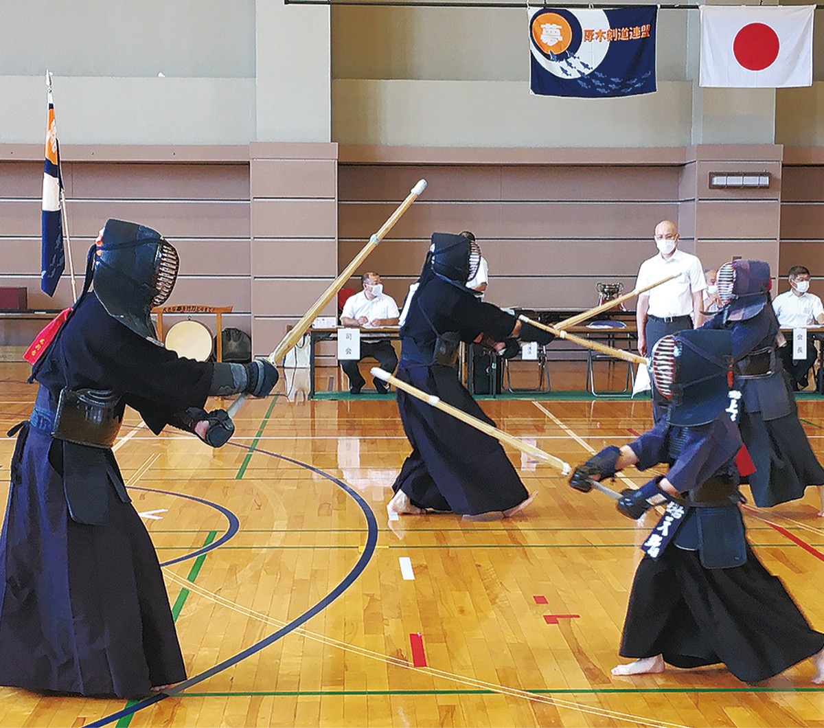 各年代の剣士が日頃の鍛錬の成果を披露した