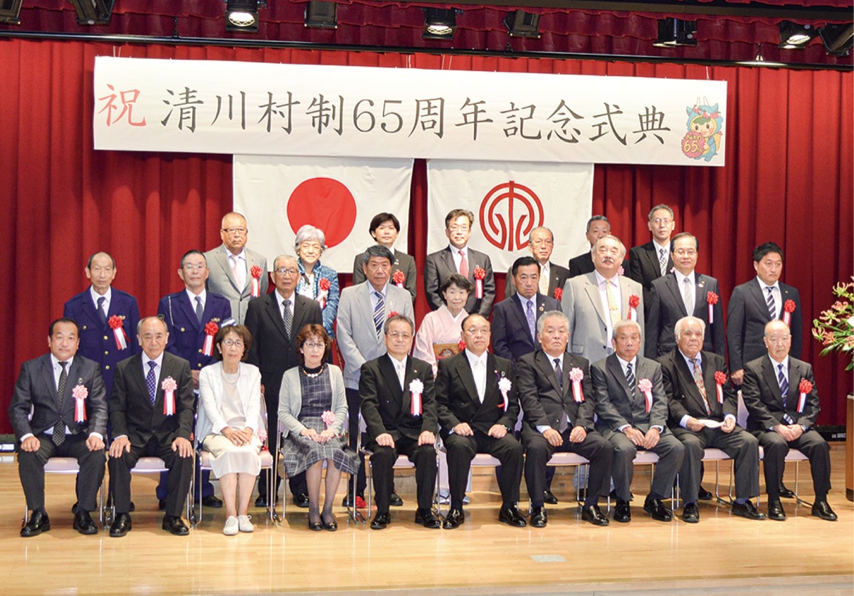 表彰者による記念撮影（マスクは撮影時のみ外しています）