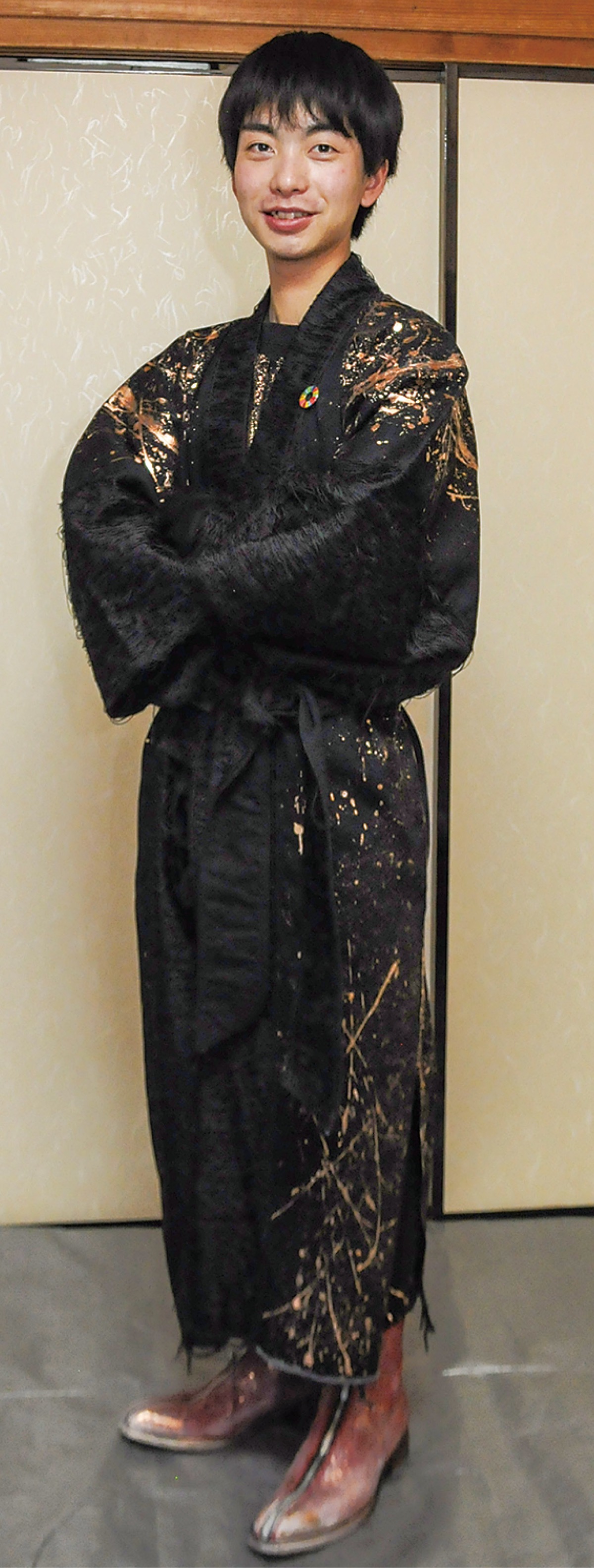 「炎（ほむら）」に合わせて作った衣装を纏う五十嵐さん