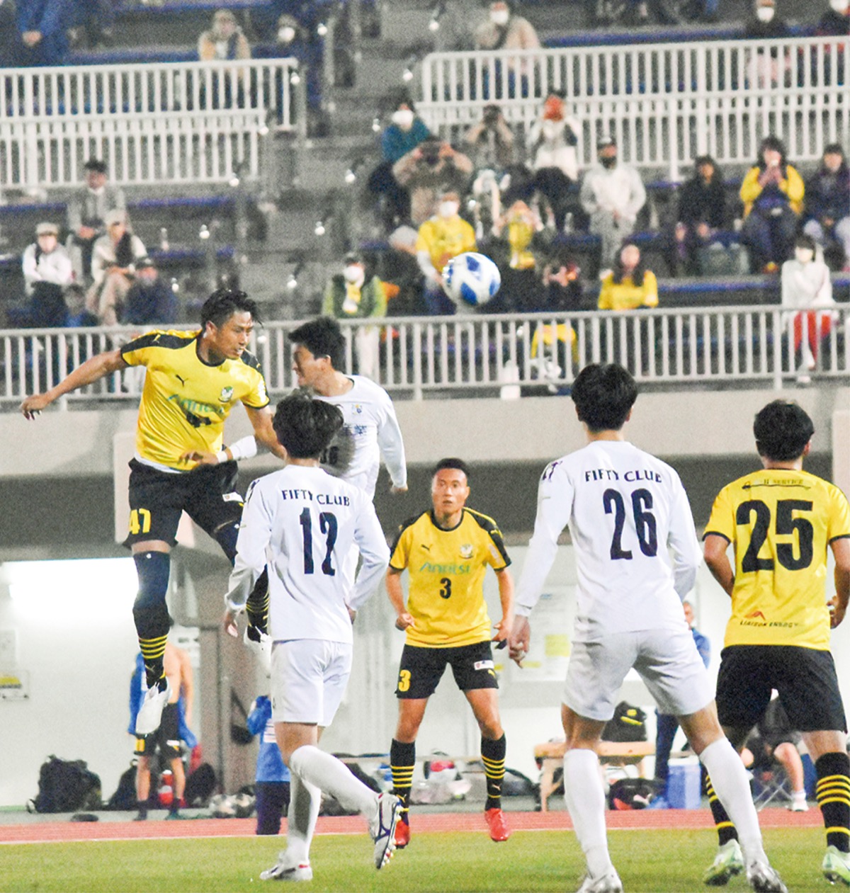 後半戦、相手ゴールに攻め寄るも得点ならず