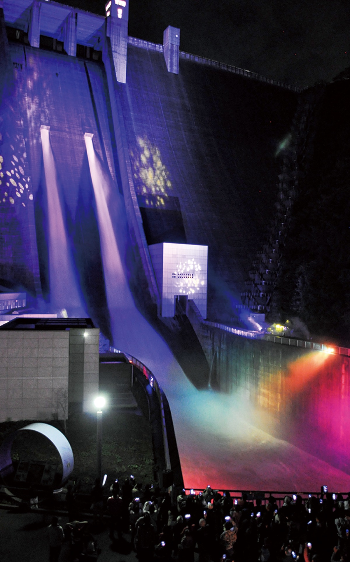 宮ヶ瀬ダム ナイト放流3年ぶり開催 愛川町 観光資源復活に期待 | 厚木