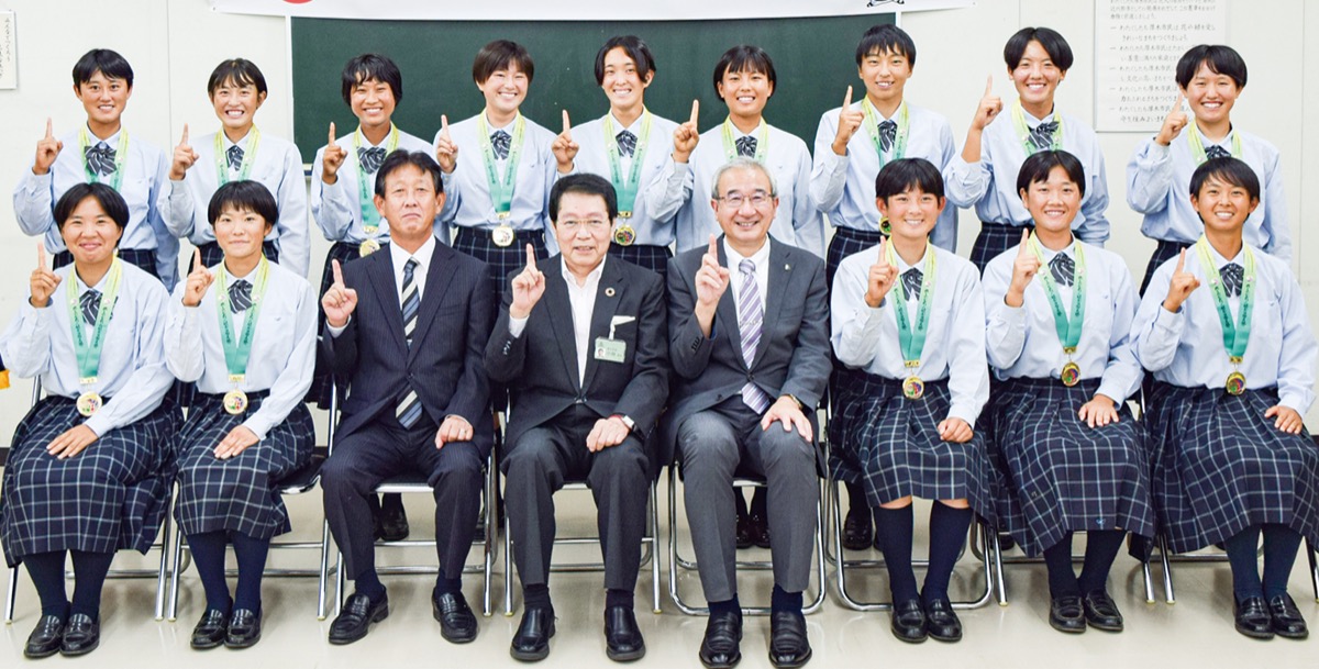 日本一を報告 厚商ソフトボール部 | 厚木・愛川・清川 | タウンニュース